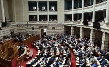 Βουλή: Ψηφίζεται σήμερα το νομοσχέδιο για την στήριξη του εισοδήματος