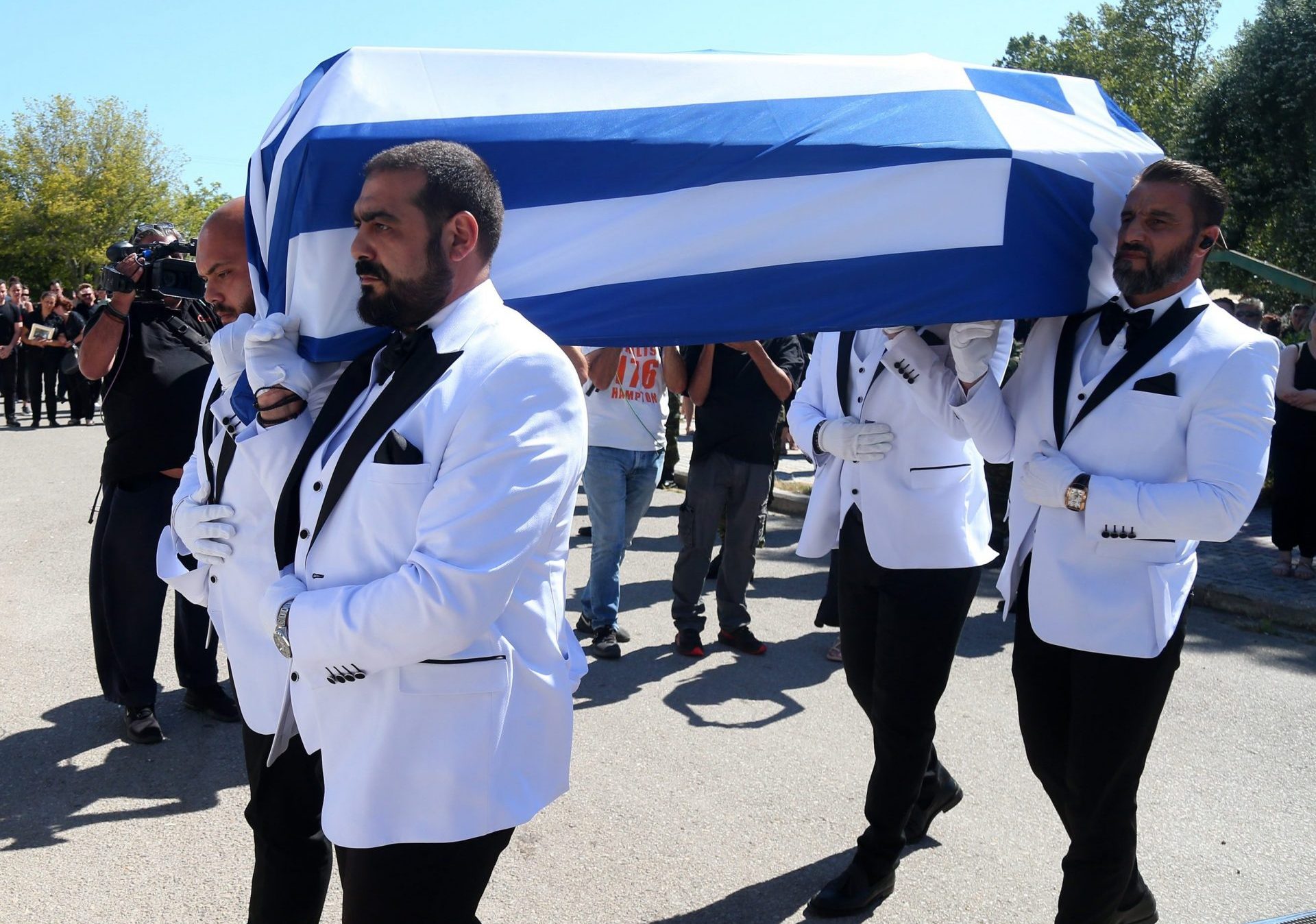 Κηδεία πιλότων: Ράγισαν καρδιές για τον ανθυποσμηναγό Περικλή Στεφανίδη