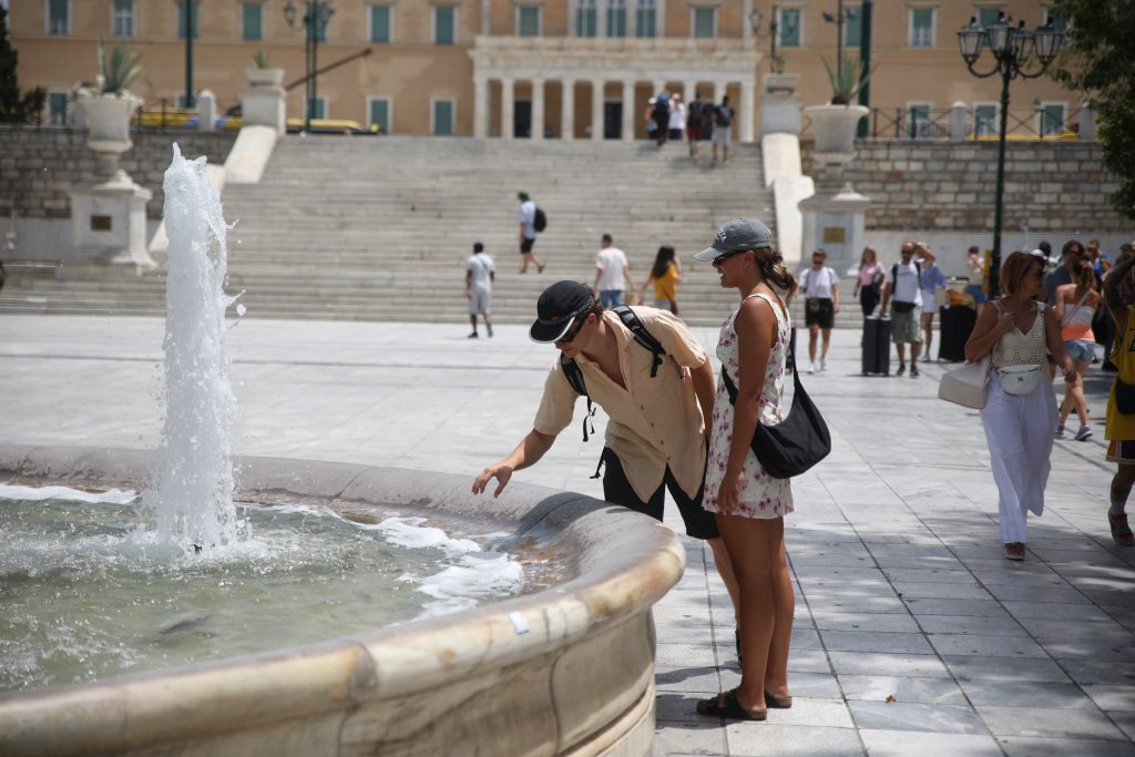 Καιρός: Υποχωρεί ο καύσωνας – Παραμένει υψηλός ο κίνδυνος πυρκαγιών