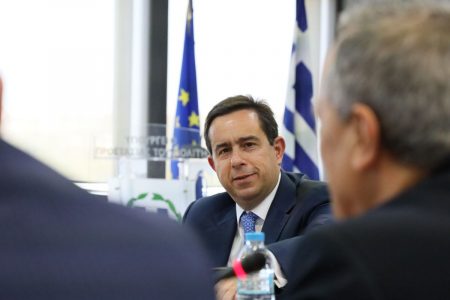 Διακοπές τέλος: Παραιτήθηκε από υπουργός ο Μηταράκης, στη θέση του ο Οικονόμου