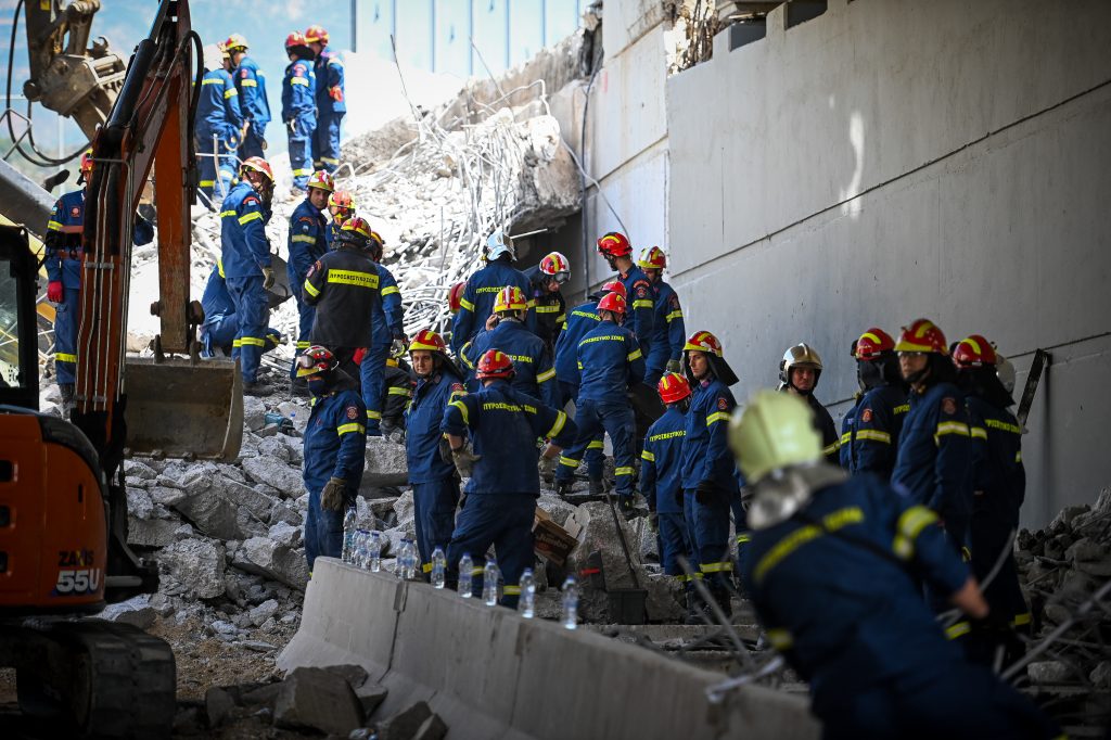 Κατάρρευση γέφυρας στην Πάτρα: Δυο συνολικά οι νεκροί – Πέθανε 22χρονος που νοσηλευόταν