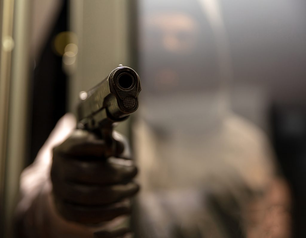 Αστυνομικοί προμήθευαν όπλα σε ανθρώπους της νύχτας