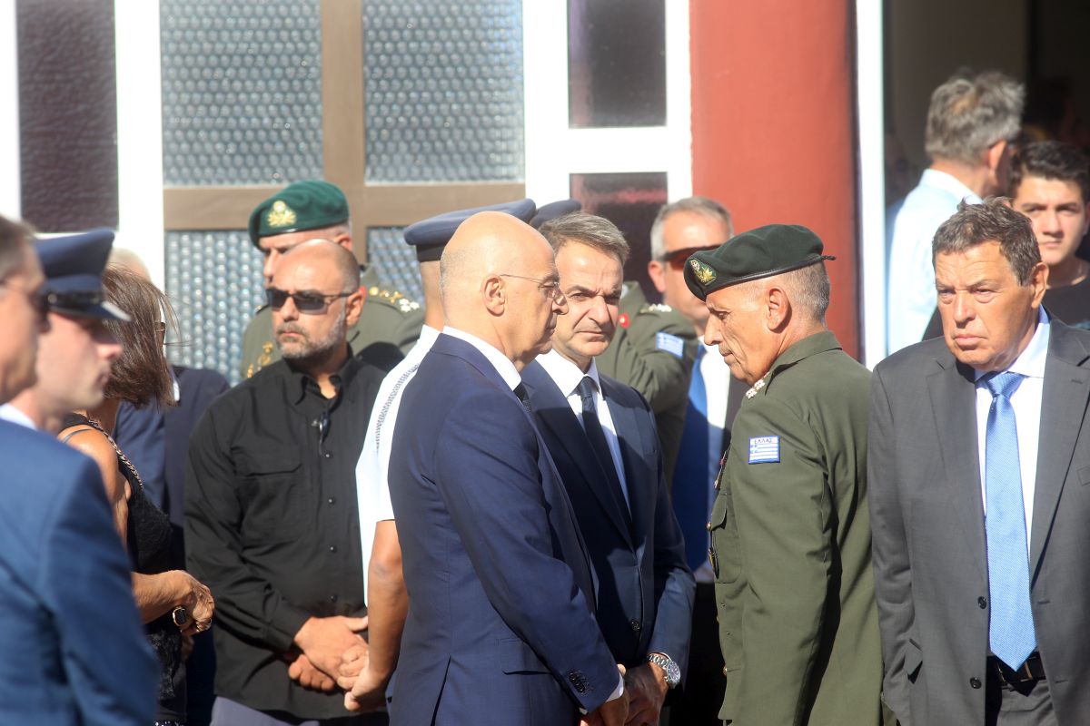 Οι εκρήξεις έφτασαν και στο Μαξίμου