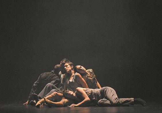 Bygones: Μια παράσταση χορού αληθινή απελευθερωτική εμπειρία