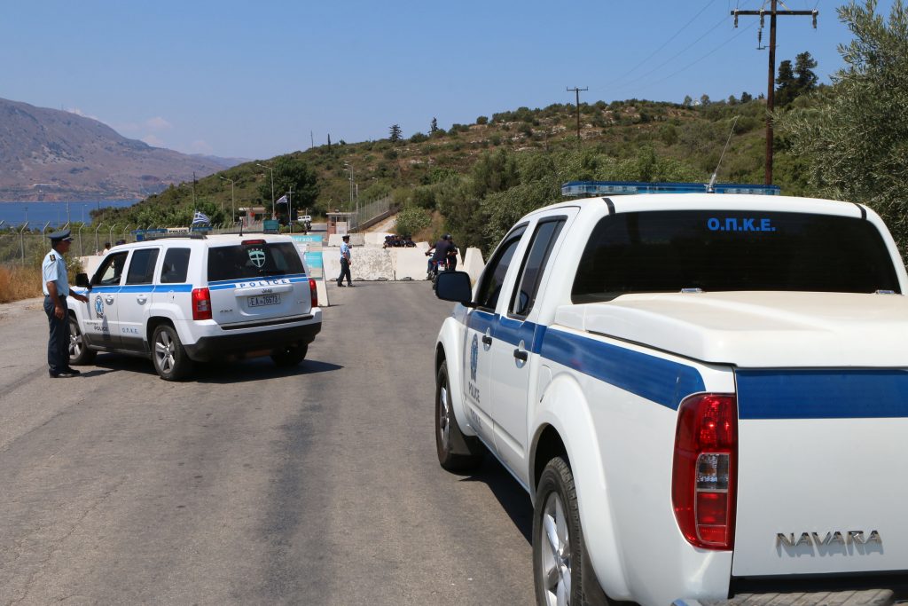 Μυλοπόταμος: Αναζητείται από την ΕΛ.ΑΣ. ο «πιστολέρο» – Στη ΜΕΘ ο ιδιοκτήτης του καφενείου