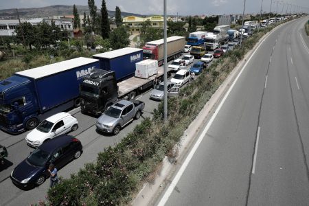 Θεσσαλονίκη: Τροχαίο στην Περιφερειακή Οδό – Απεγκλωβισμός οδηγού