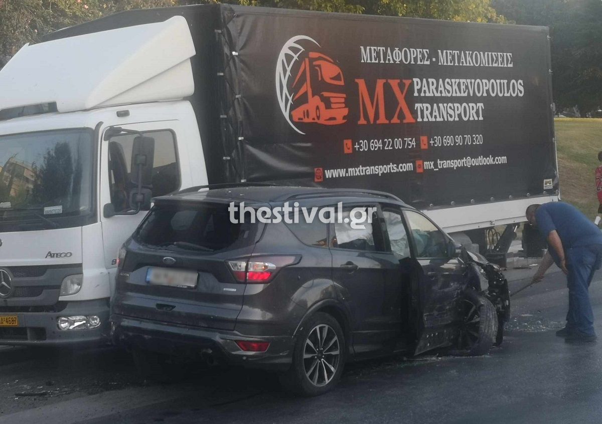 Θεσσαλονίκη: Επεισοδιακή καταδίωξη οχήματος – Προσέκρουσε σε λεωφορείο