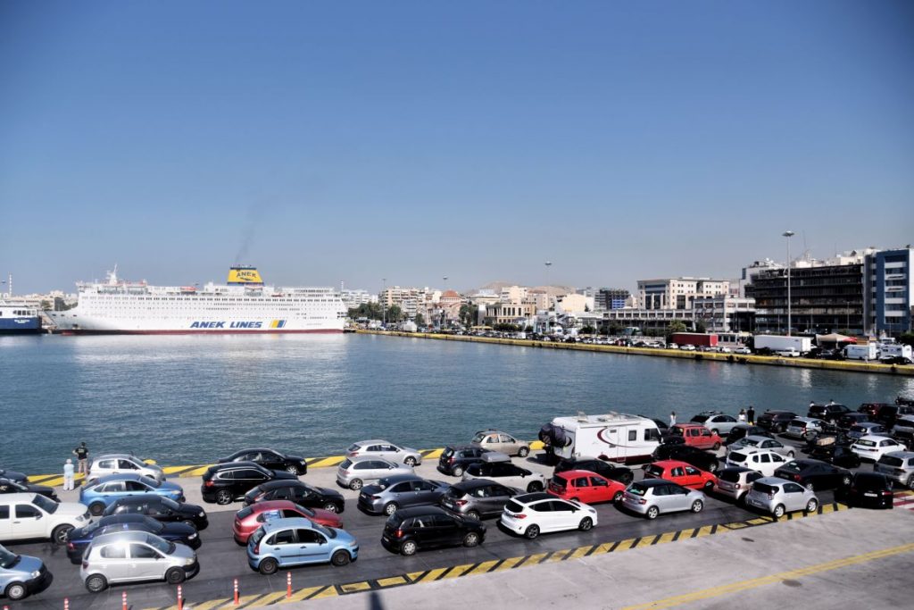 Αυξημένη η κίνηση στα λιμάνια – Φεύγουν οι αδειούχοι του Αυγούστου