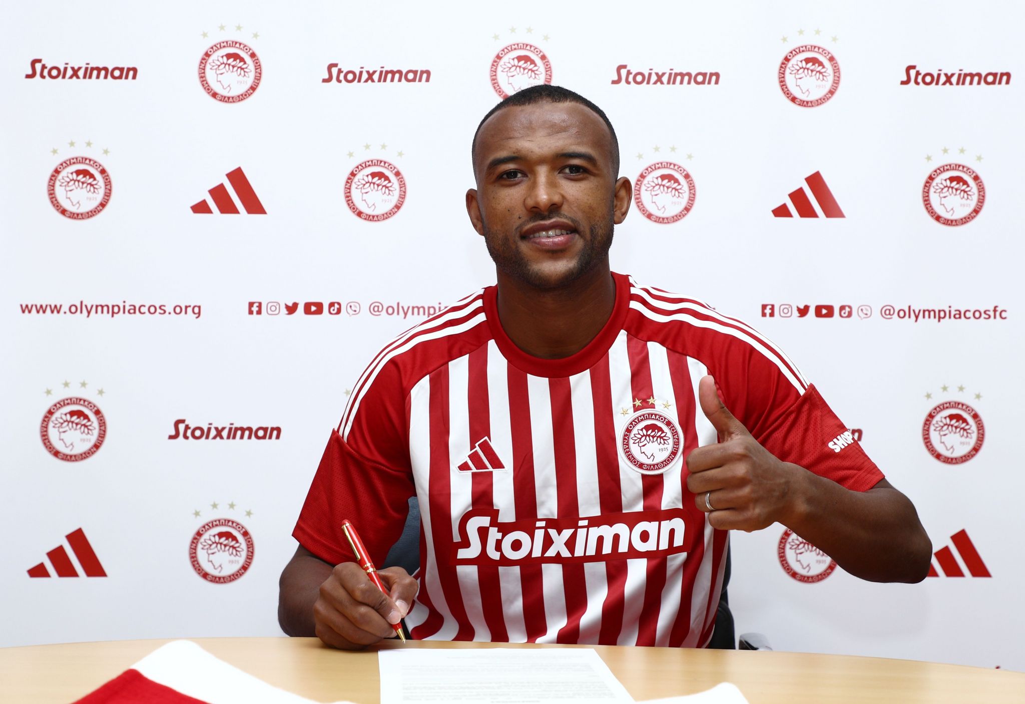 Ολυμπιακός: Επίσημα ερυθρόλευκος ο Αγιούμπ Ελ Κααμπί