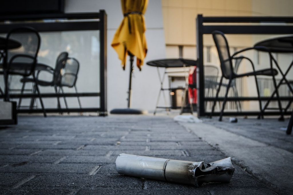 Ξύλινη τάβλα με καρφιά και αίμα: Τα ευρήματα στη Νέα Φιλαδέλφεια