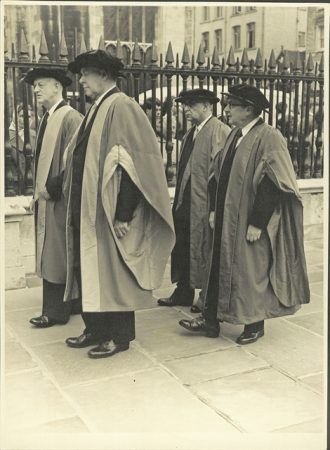 Γιώργος Σεφέρης   η πορεία προς τη διεθνή ορατότητα