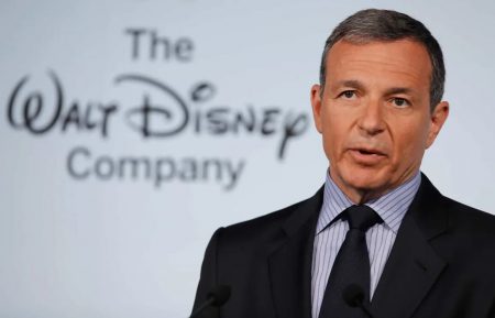 Χόλιγουντ: Ο Bob Iger της Disney δεσμεύεται να συμβάλει στην επίλυση των απεργιών