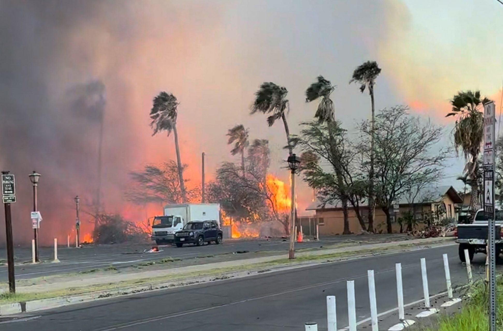 Χαβάη: Δεκάδες νεκροί και εκκενώσεις από την πύρινη λαίλαπα που σαρώνει το Μάουι