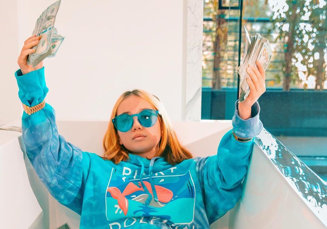 Lil Tay: «Δεν είμαι νεκρή, οι γονείς μου λένε ψέματα» – Μυστήριο γύρω από το θάνατο 14χρονης influencer