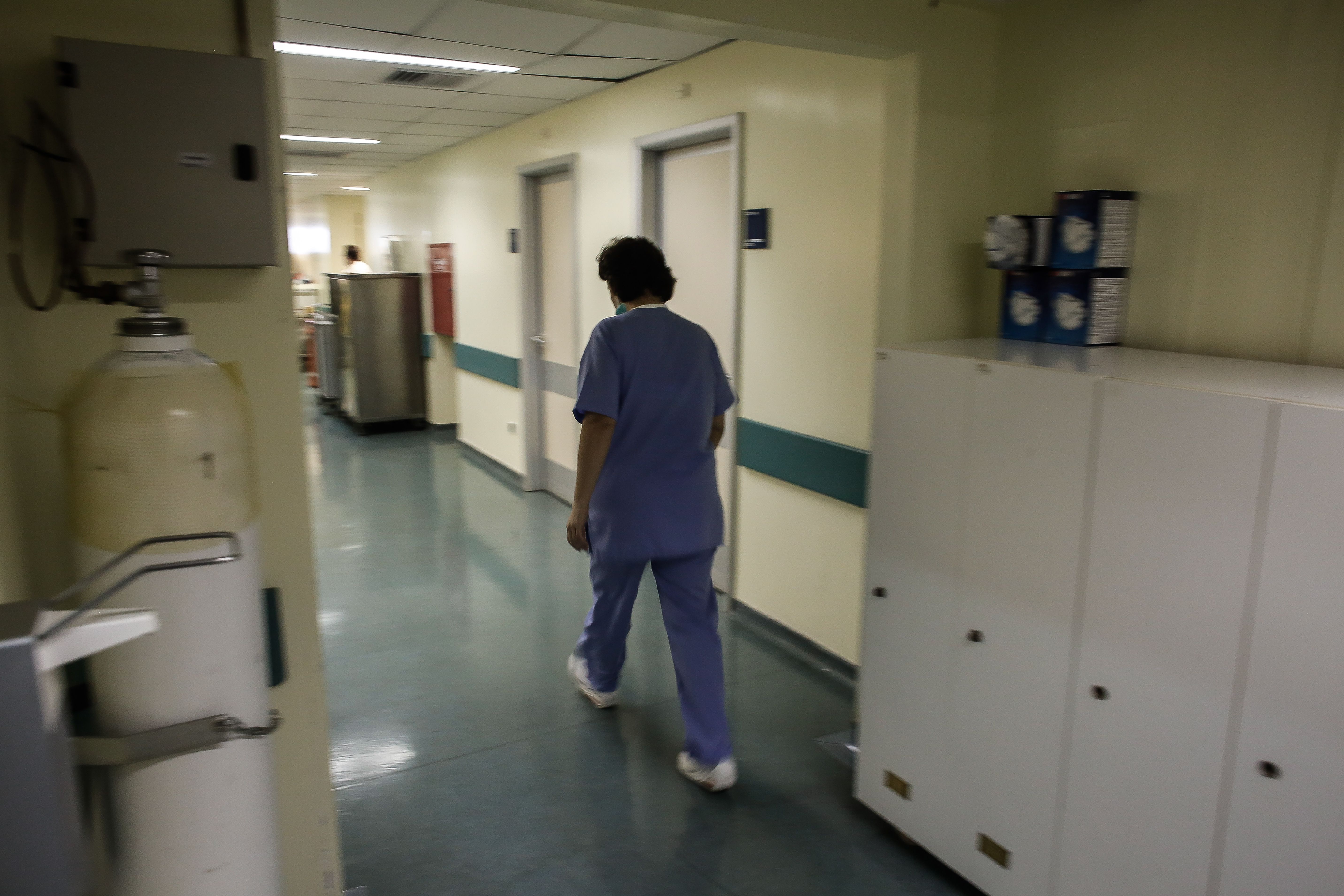Οι εφημερίες «λυγίζουν» τα νοσοκομεία – Τα ράντζα επιστρέφουν και οι ώρες αναμονής εκτοξεύονται