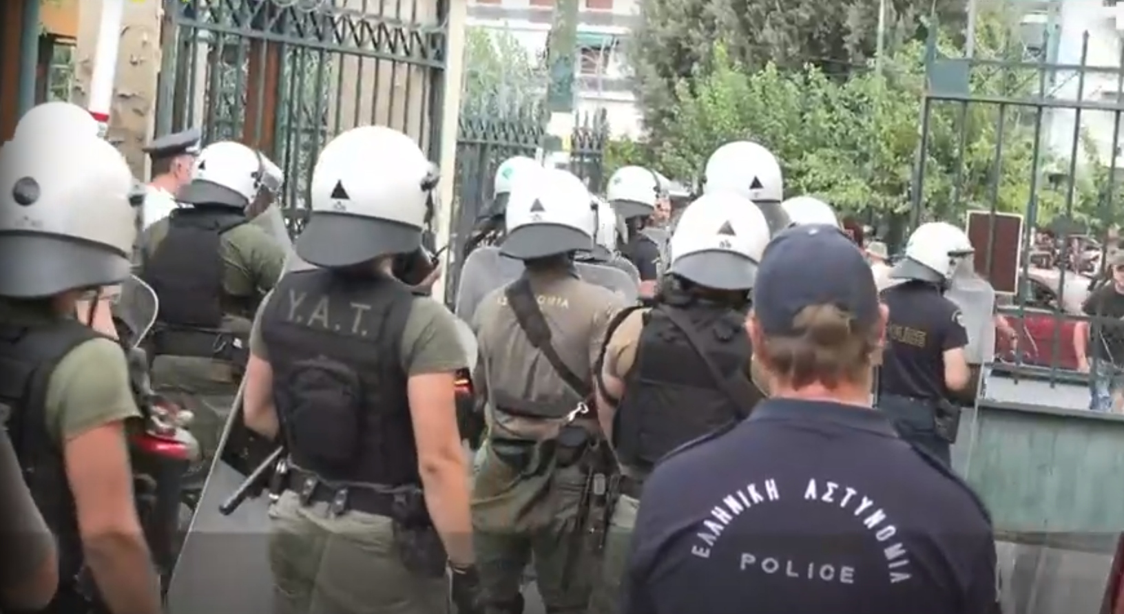 Νέα Φιλαδέλφεια: Ένταση στην Ευελπίδων με αστυνομικούς και οπαδούς της ΑΕΚ