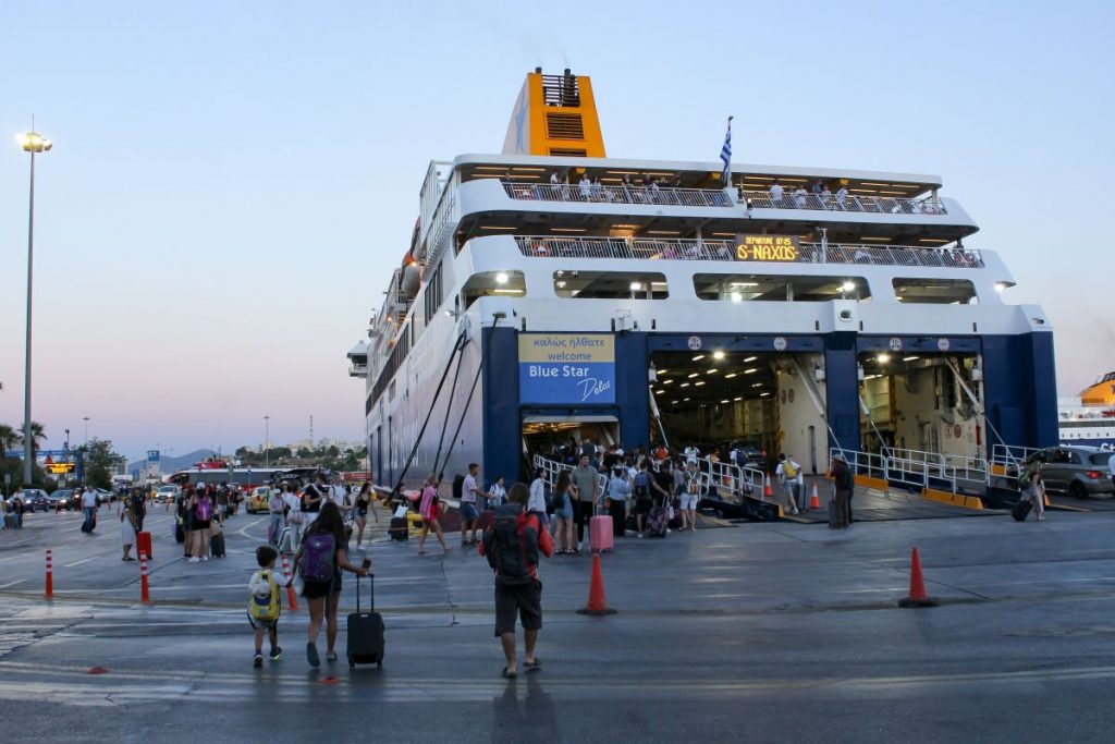 Το αδιαχώρητο στο λιμάνι του Πειραιά