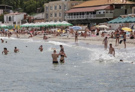 Ουκρανία: Άνοιξαν για πρώτη φορά παραλίες μετά τη ρωσική εισβολή