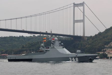 Ρωσικό πολεμικό πλοίο έβαλε με προειδοποιητικά πυρά κατά φορτηγού πλοίου στην Μαύρη Θάλασσα