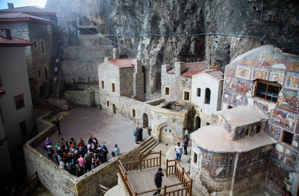 Το Mega μεταδίδει ζωντανά την Θεία Λειτουργία από την Παναγιά Σουμελά στην Τραπεζούντα