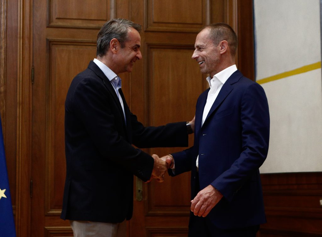 LIVΕ οι δηλώσεις Μητσοτάκη – Τσέφεριν για την οπαδική βία