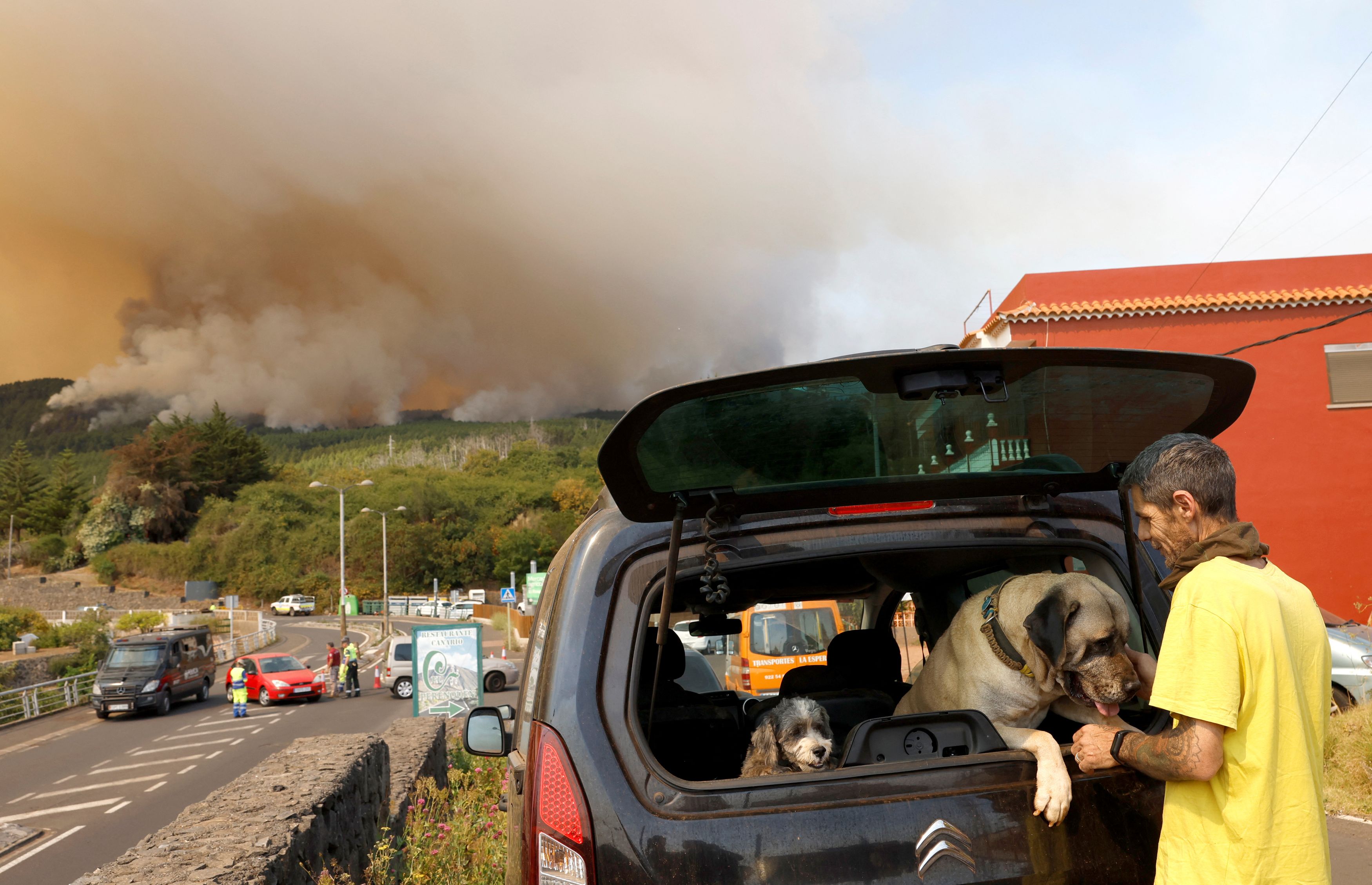 Ισπανία: Χιλιάδες άνθρωποι απομακρύνθηκαν λόγω πυρκαγιάς που καίει ανεξέλεγκτα