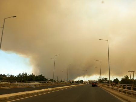 Φωτιά στην Αλεξανδρούπολη: Δύσκολη η νύχτα – Εκκενώθηκαν 8 οικισμοί – Κάηκαν σπίτια και ΙΧ