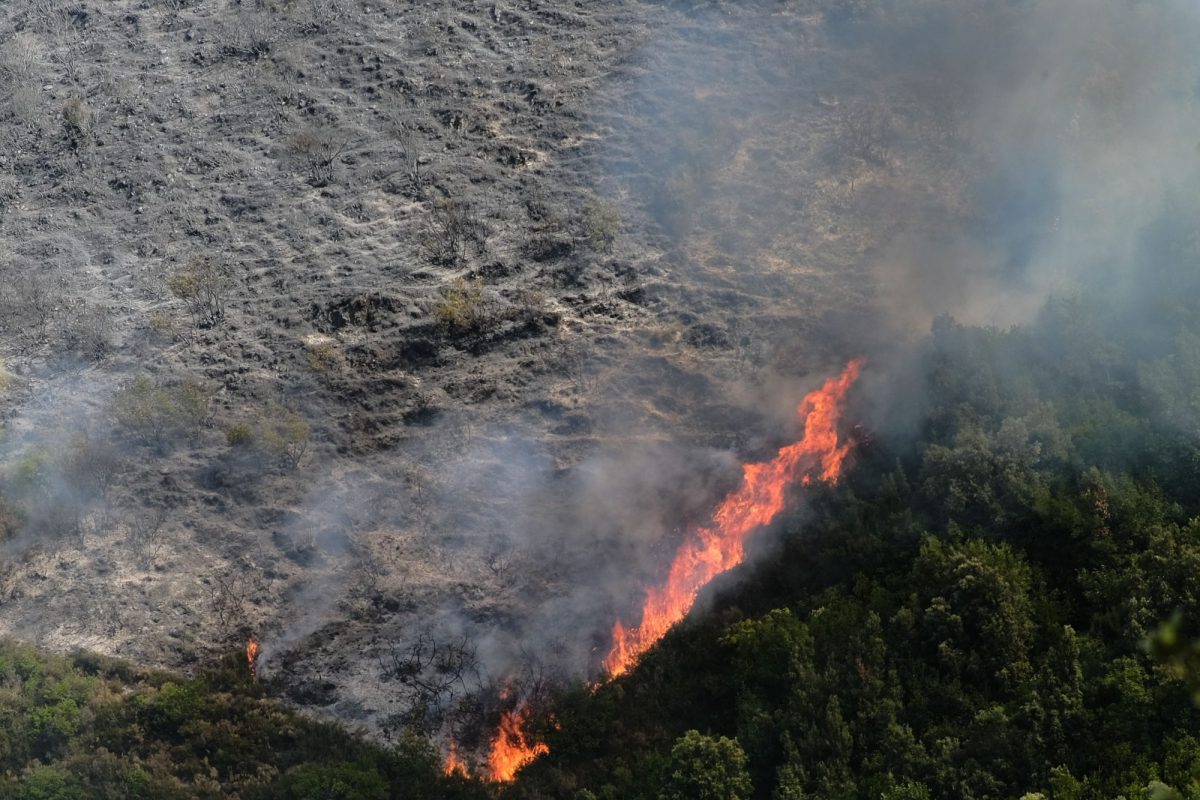 Μεγάλη φωτιά στην Ιεράπετρα: Ήχησε το 112, εκκενώνονται οικισμοί