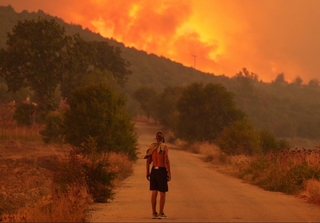 Φωτιά τώρα: Μια χώρα στις φλόγες