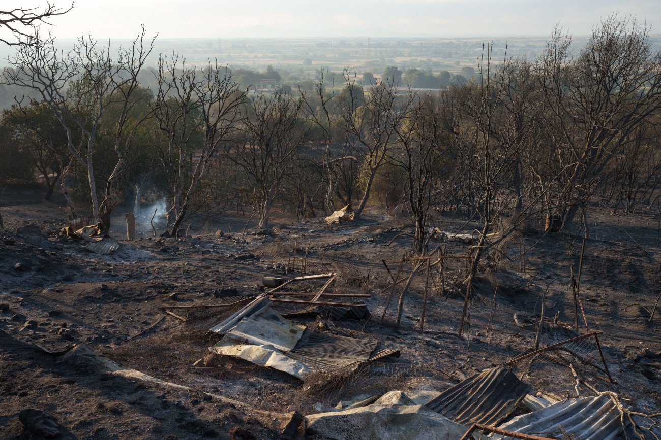 Φωτιά στη Μακρακώμη: Κατευθύνεται προς 2 χωριά