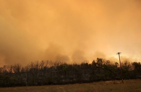 Φωτιές: Αναζωπυρώσεις και εκκενώσεις οικισμών στον Έβρο – Εχθρός ο άνεμος