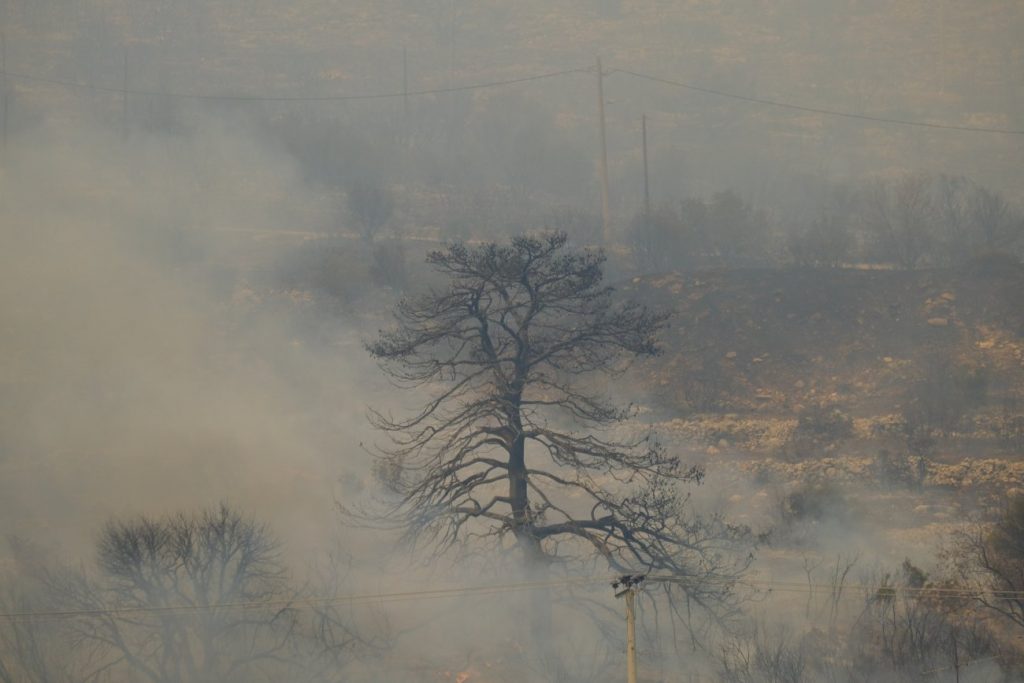 Φωτιές δίχως τέλος – Απο κρίση σε κρίση ακροβατεί η κυβέρνηση