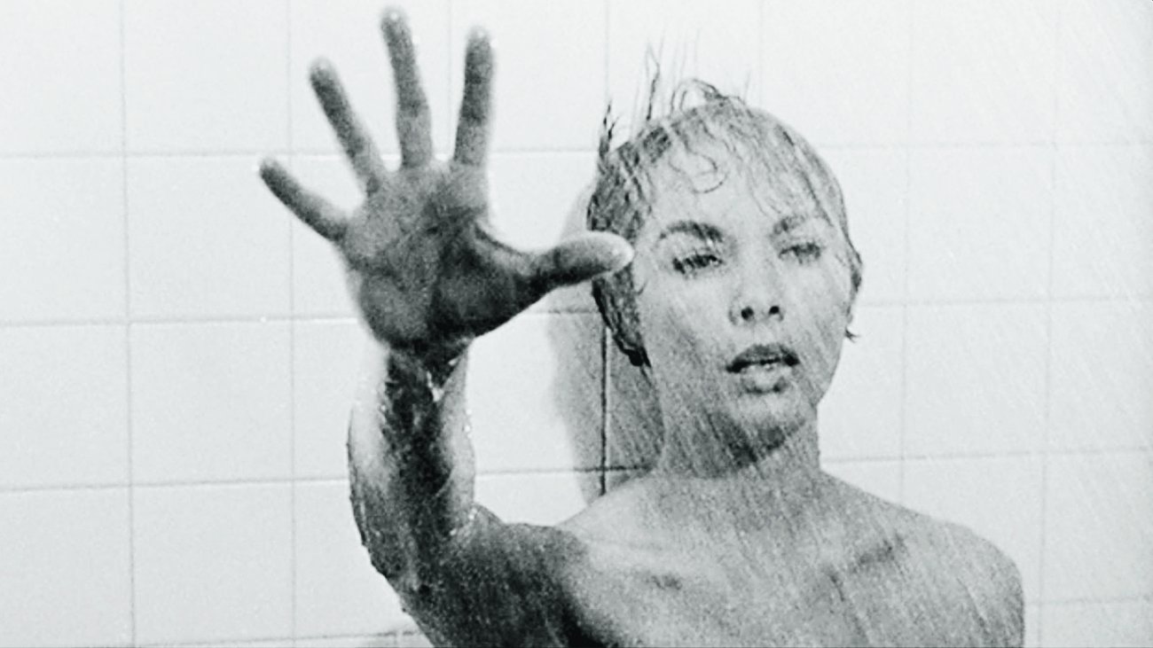 Γιατί το καλοκαίρι βγάζει τα κρυφά «Ψυχώ»