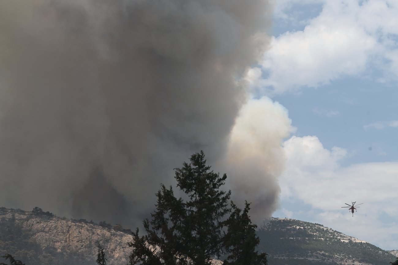 Φωτιά στην Πάρνηθα: «Οι φλόγες καίνε τον Εθνικό Δρυμό» – Τι λένε κάτοικοι της περιοχής