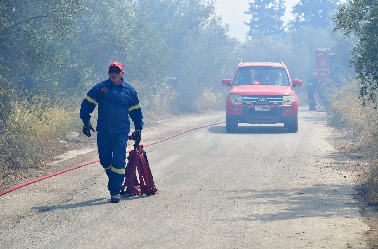 Υπό μερικό έλεγχο η πυρκαγιά σε δασική έκταση στην Αράχοβα Μεσσηνίας
