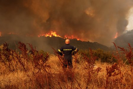 Φωτιές: Υψηλός κίνδυνος πυρκαγιάς και αύριο σε αρκετές περιοχές της χώρας