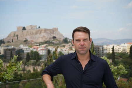 Στέφανος Κασσελάκης: Ο 35χρονος, κεντρώος, εφοπλιστής των ΗΠΑ που διεκδικεί την Προεδρία του ΣΥΡΙΖΑ