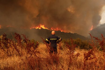 Φωτιά στον Έβρο: Μήνυμα από το 112 για εκκένωση της περιοχής Κοτρωνιά