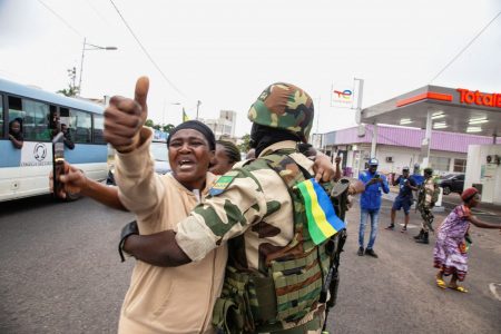 Πραξικόπημα στην Γκαμπόν: Πέντε στοιχεία για τη χώρα