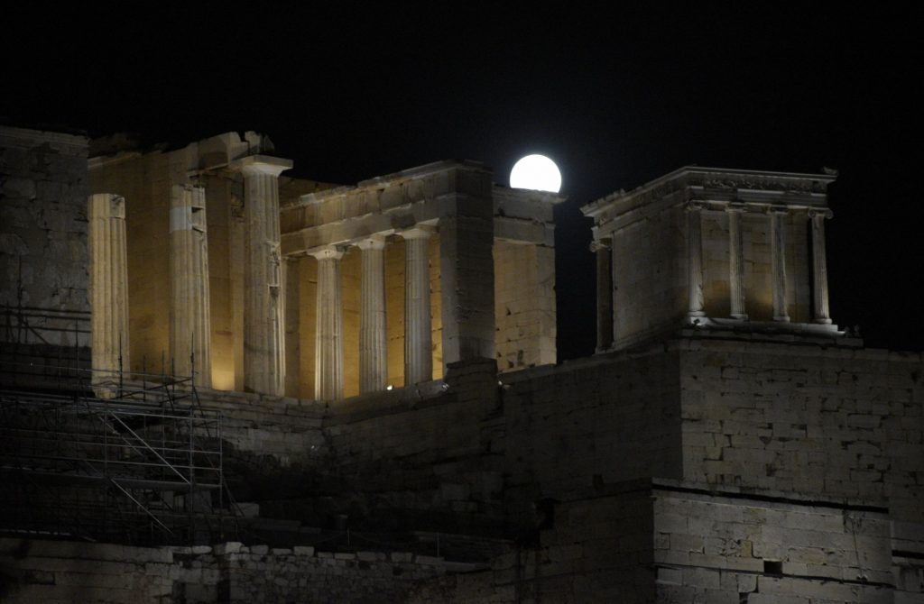Πανσέληνος: Ανέτειλε Μπλε Φεγγάρι του Αυγούστου