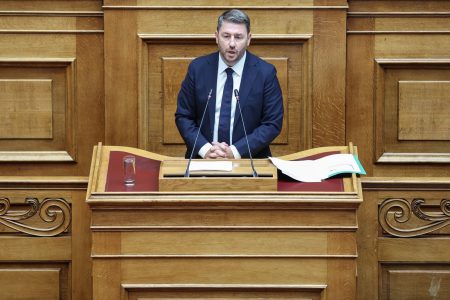 Ανδρουλάκης «καλεί» Μητσοτάκη στη Βουλή για στεγαστική κρίση