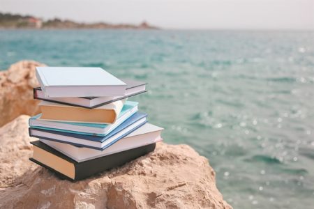Η λογοτεχνία στην παραλία