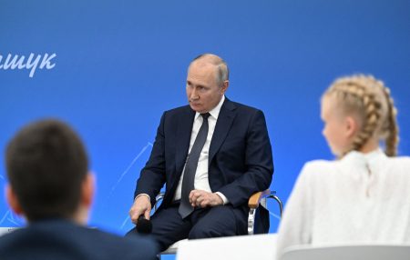 Πούτιν: «Η Ρωσία είναι ανίκητη» είπε σε μαθητές την πρώτη μέρα της νέας σχολικής χρονιάς