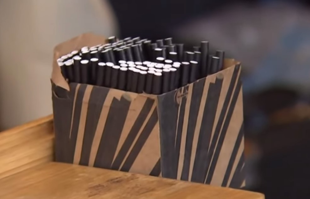 Οι πυρκαγιές ανάβουν με χάρτινα καλαμάκια