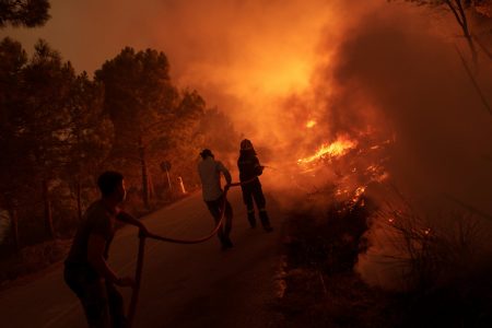 Εβρος: Μαίνεται για 15η μέρα η φωτιά – Σε Σουφλί, Κορνοφωλιά και Δαδιά τα μέτωπα