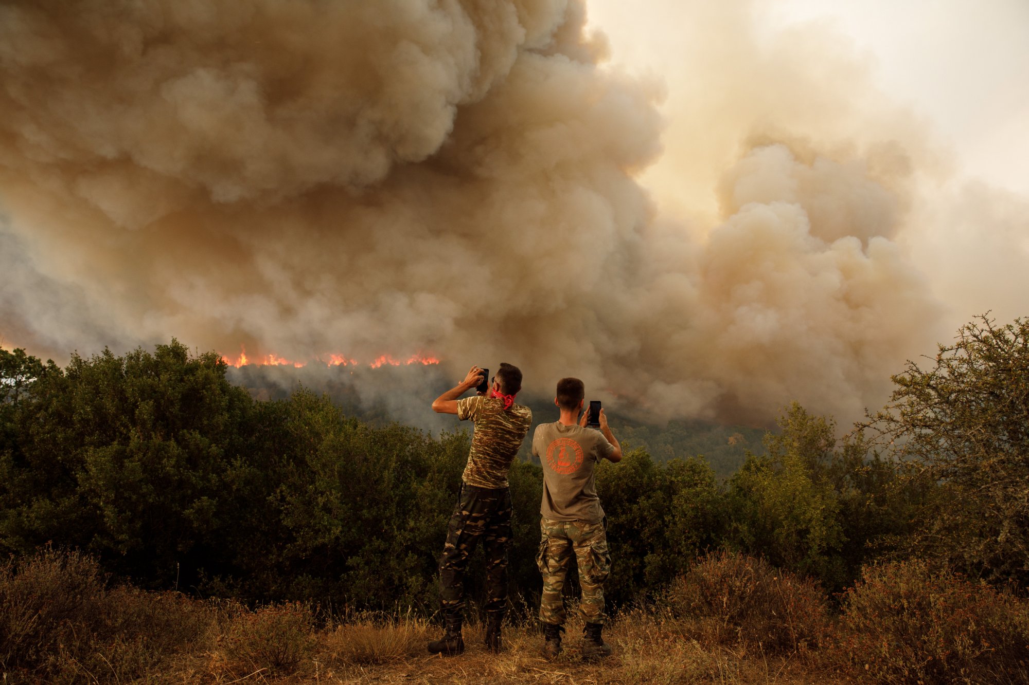 Έβρος: Σε ύφεση η μεγάλη φωτιά – Συνεχίζουν να επιχειρούν ισχυρές δυνάμεις