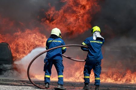 Ασπρόπυργος: Σε εξέλιξη πυρκαγιά σε εργοστάσιο