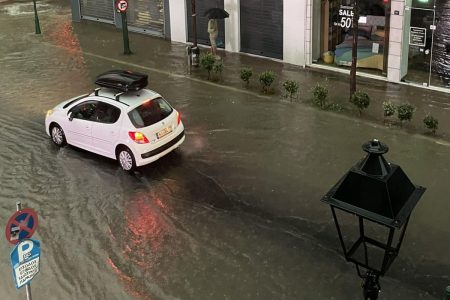 Κακοκαιρία Daniel: «Πού πάτε ρε;» – Έξαλλος ο Μπέος με τους οδηγούς στον Βόλο