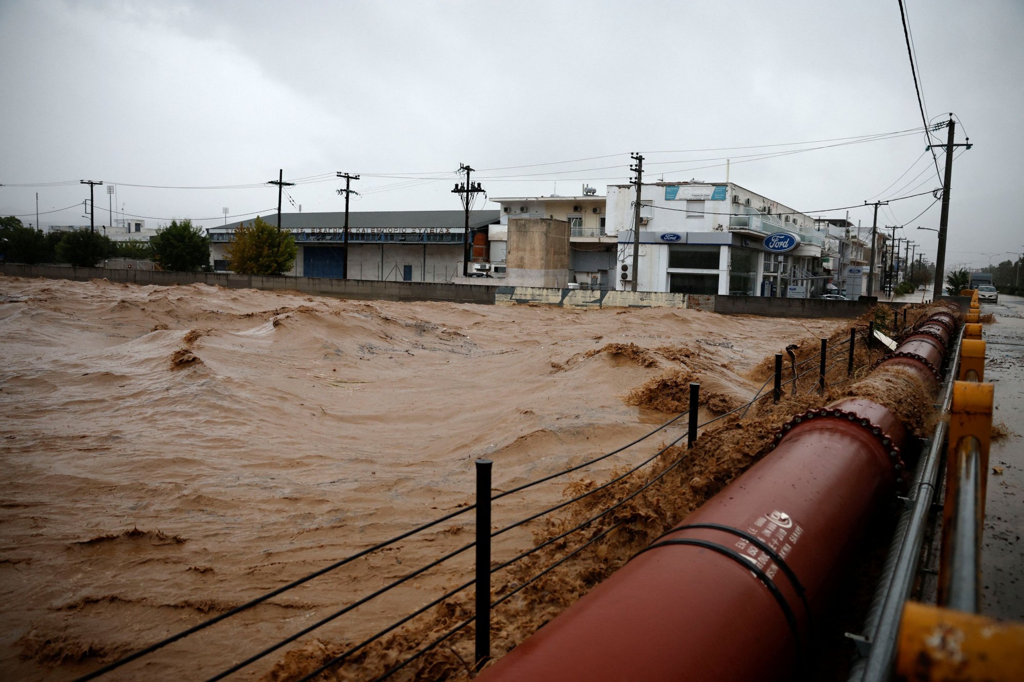 Κακοκαιρία Daniel: Εγκλωβισμένοι στη Λάρισα – Εικόνες καταστροφής στην Εύβοια