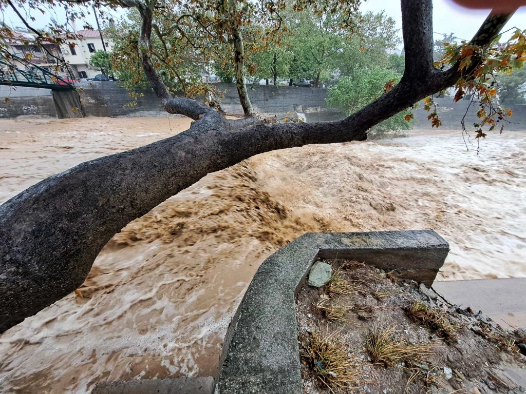Κακοκαιρία Daniel: Παραδομένη ολοκληρωτικά η Τσαγκαράδα και τα γύρω χωριά
